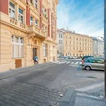 Ostrovni Apartment